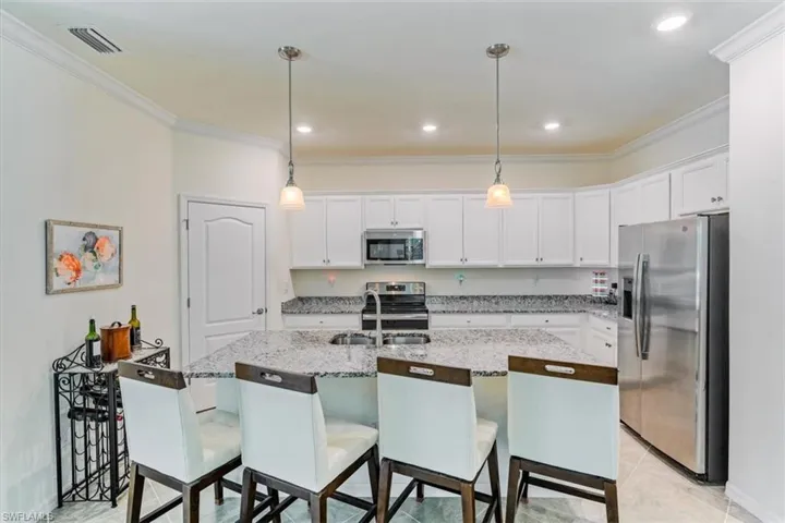 9423  Foxglove  LN, Naples, FL 34120