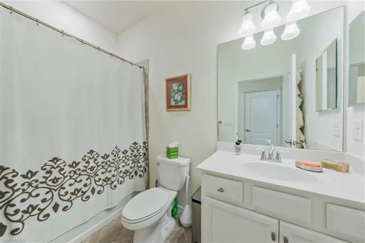 9423  Foxglove  LN, Naples, FL 34120