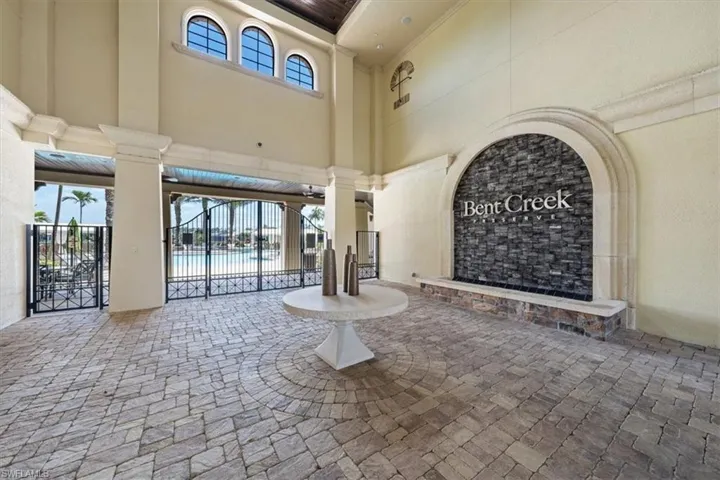 9423  Foxglove  LN, Naples, FL 34120