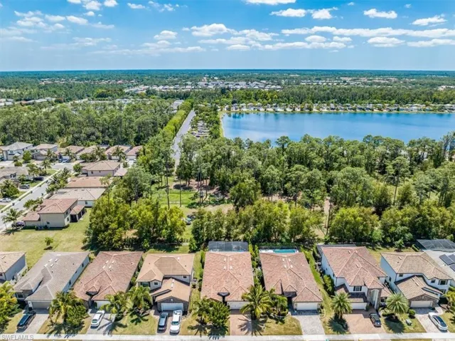 9423  Foxglove  LN, Naples, FL 34120