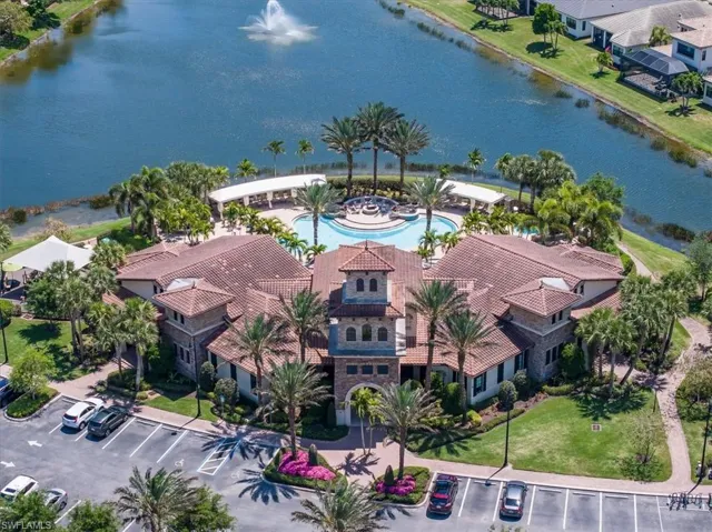 9423  Foxglove  LN, Naples, FL 34120