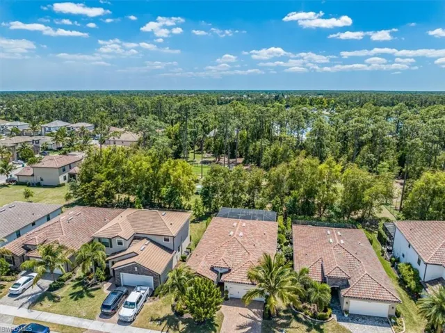9423  Foxglove  LN, Naples, FL 34120
