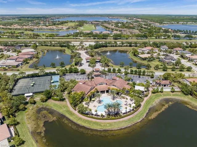 9423  Foxglove  LN, Naples, FL 34120