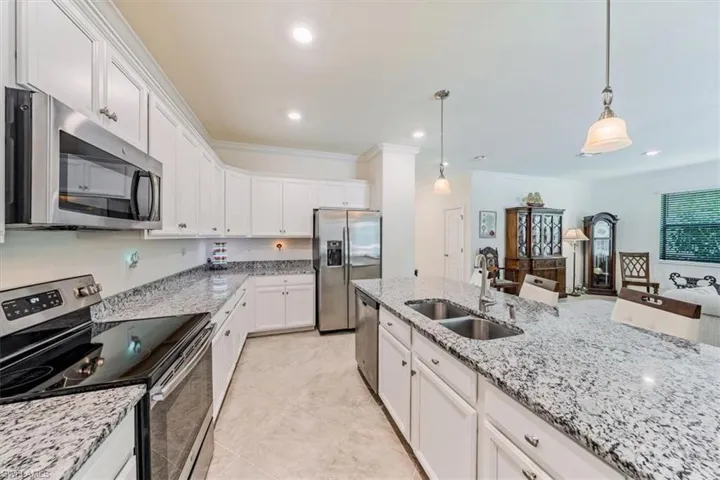 9423  Foxglove  LN, Naples, FL 34120