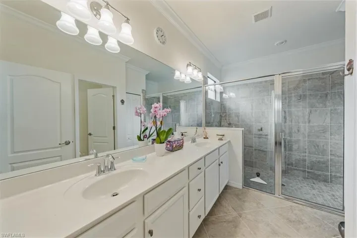 9423  Foxglove  LN, Naples, FL 34120