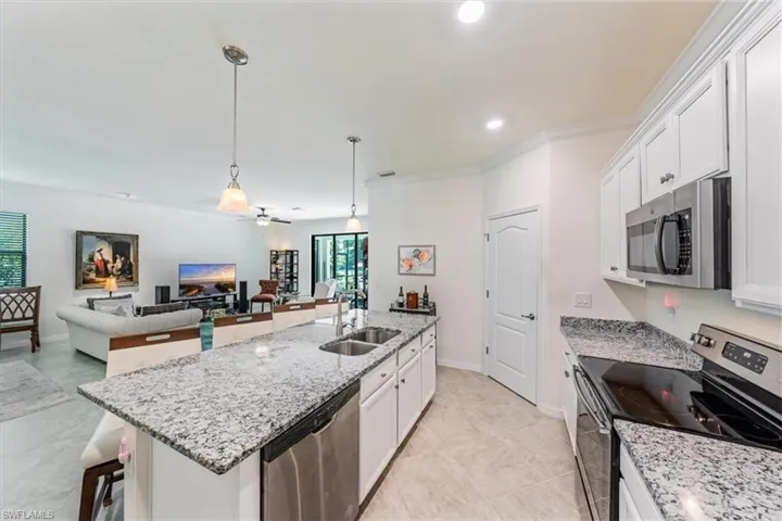 9423  Foxglove  LN, Naples, FL 34120