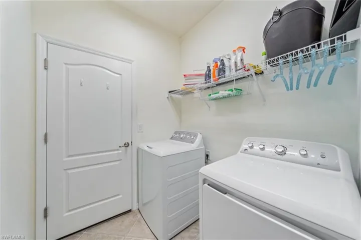 9423  Foxglove  LN, Naples, FL 34120