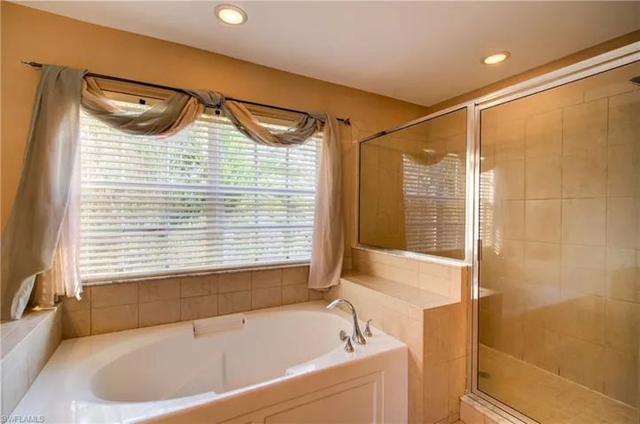 A BIG soaking tub & a separate stand-up shower