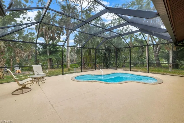 Pool to relax in while enjoying the surrounding country atmosphere