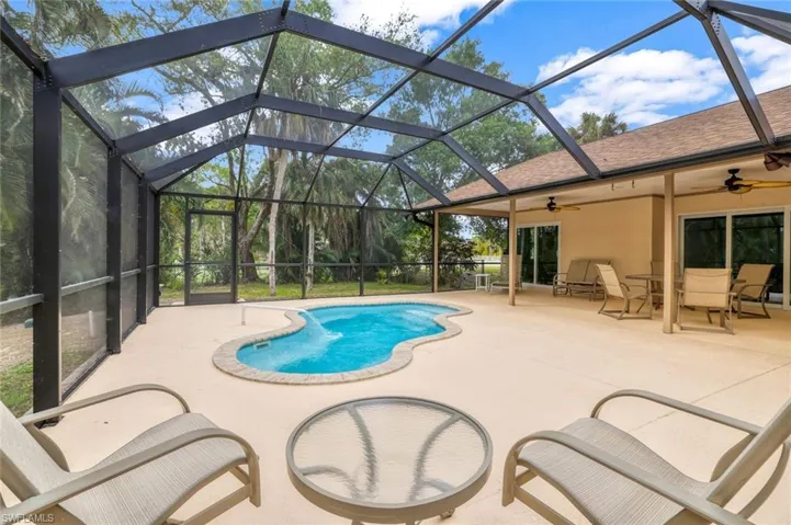 Large extended patio area with under truss lanai