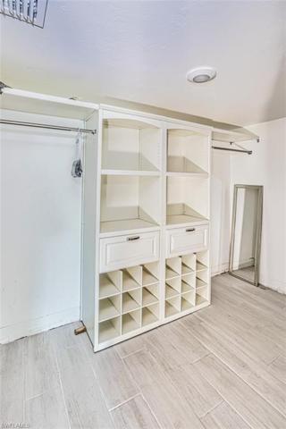 Master closet unit