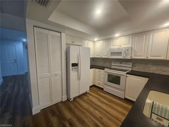 5989 Hillyer Ct W, North Fort Myers, Florida 33903