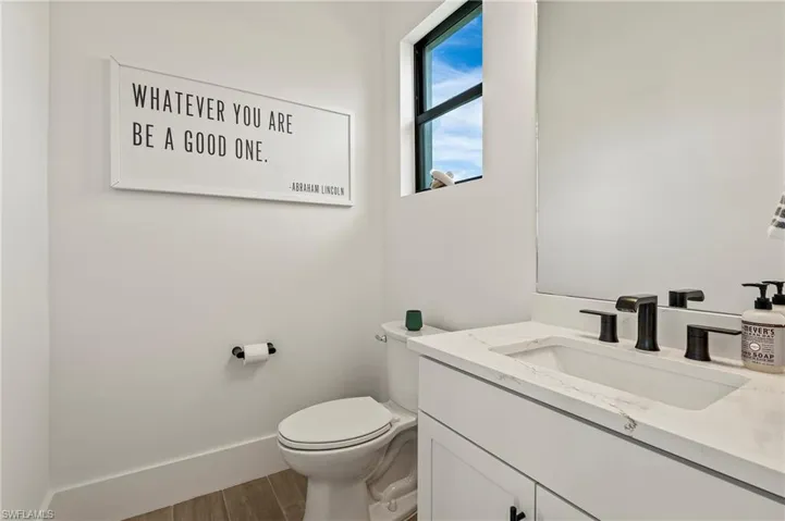 Pool 1/2 Bathroom