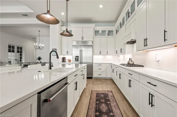 Kitchen with center island