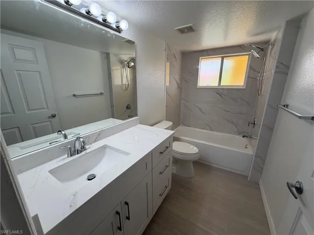 8274  Key Royal  CIR, Naples, FL 34119