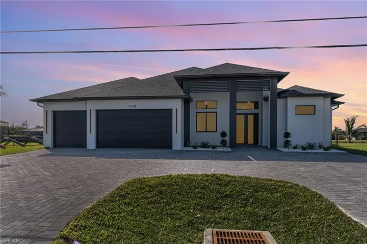 View of front facade with a garage