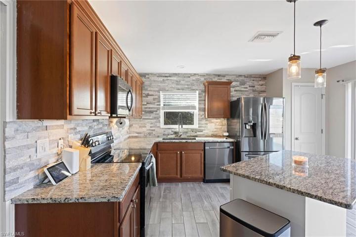 3506 E Gator  CIR, Cape Coral, FL 33909