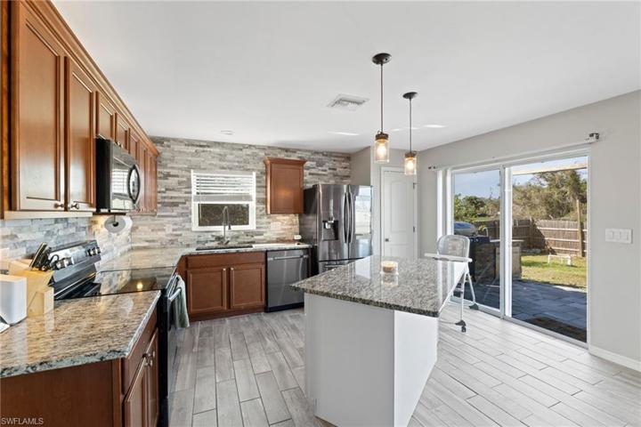 3506 E Gator  CIR, Cape Coral, FL 33909
