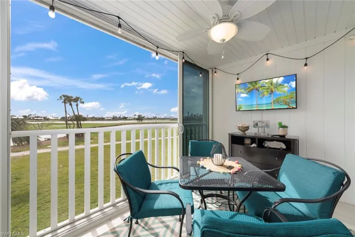 Balcony with ceiling fan