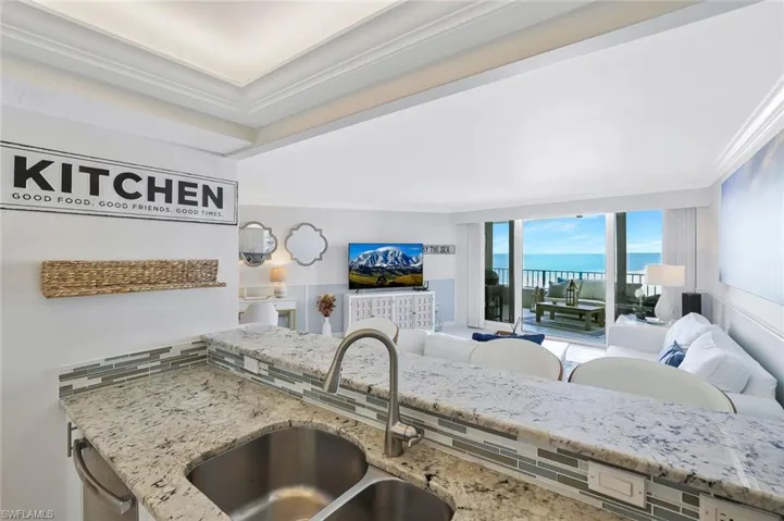 Beach views also from kitchen