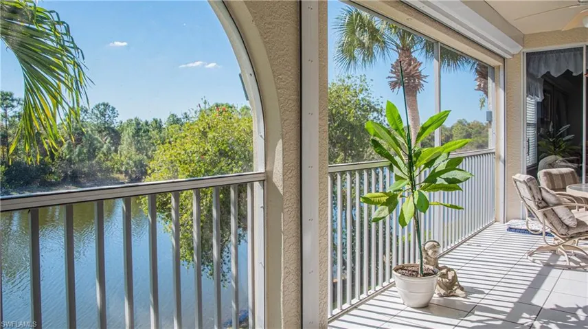 Balcone with lake view