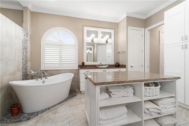 15286  Burnaby  DR, Naples, FL 34110