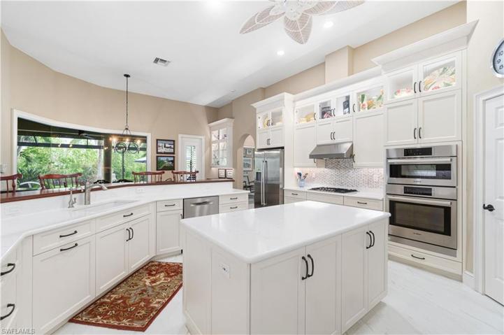 15286  Burnaby  DR, Naples, FL 34110