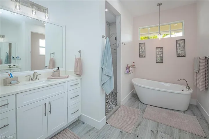 1244 Nw 37th Ave, Cape Coral, Florida 33993