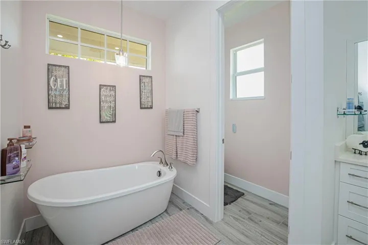 1244 Nw 37th Ave, Cape Coral, Florida 33993