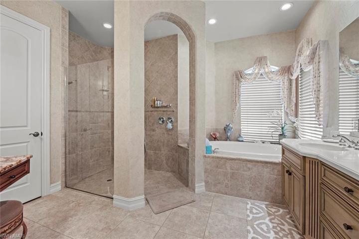 20296  Leopard  LN, Estero, FL 33928