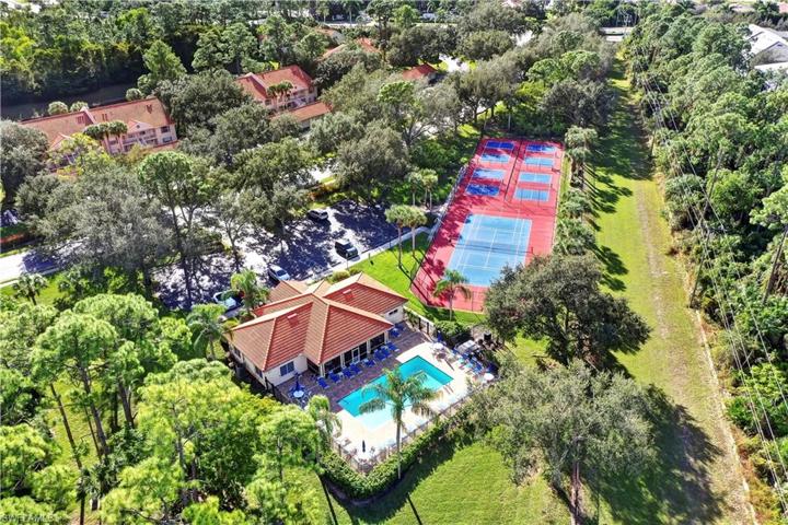289  Robin Hood  CIR, Naples, FL 34104