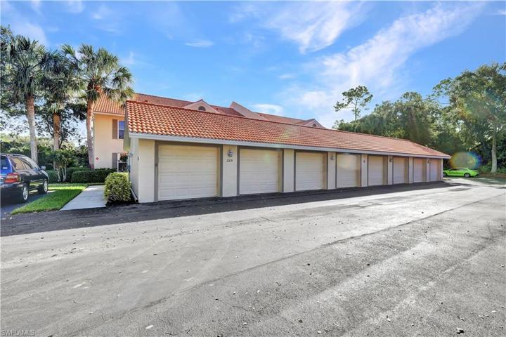 289  Robin Hood  CIR, Naples, FL 34104