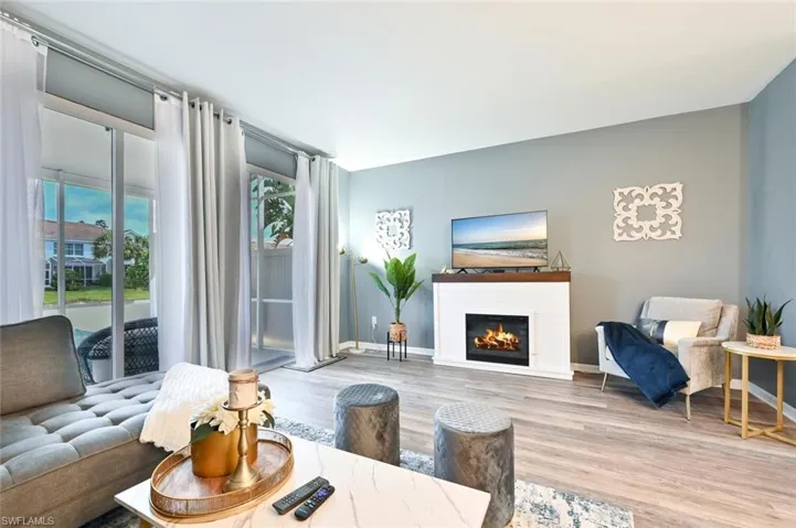 981 Hampton Cir 119, Naples, Florida 34105