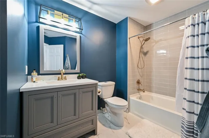 981 Hampton Cir 119, Naples, Florida 34105