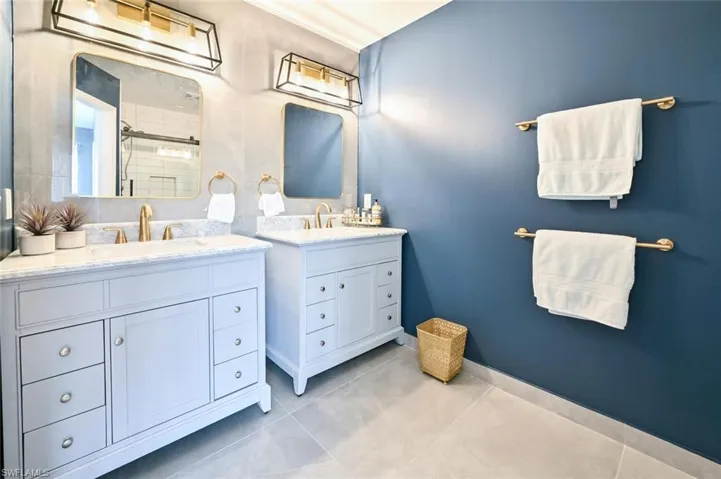 981 Hampton Cir 119, Naples, Florida 34105