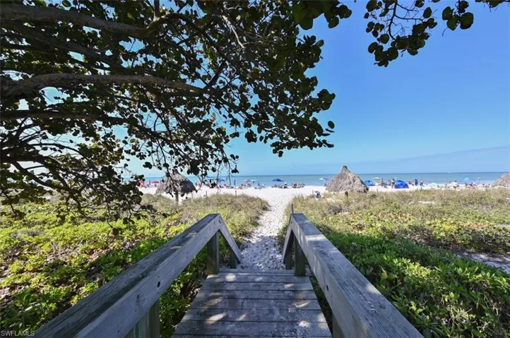 981 Hampton Cir 119, Naples, Florida 34105