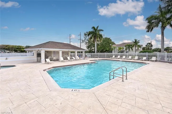 981 Hampton Cir 119, Naples, Florida 34105