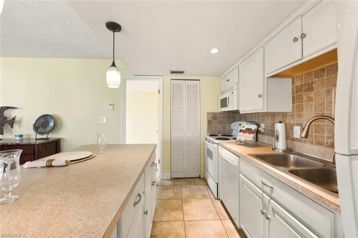 272  Palm  DR, Naples, FL 34112