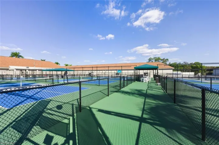 272  Palm  DR, Naples, FL 34112