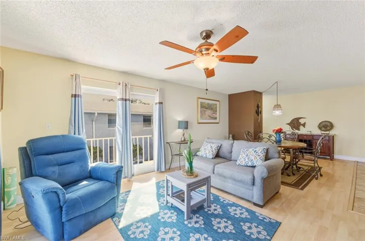 272  Palm  DR, Naples, FL 34112