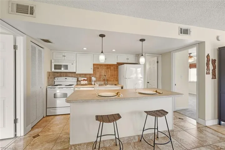 272  Palm  DR, Naples, FL 34112