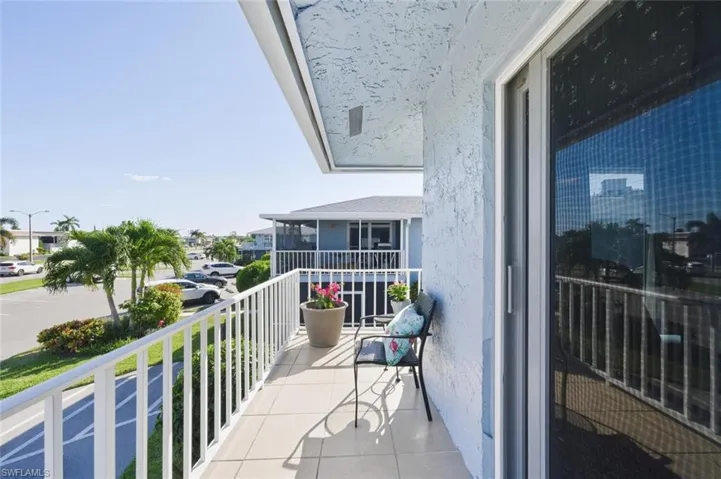 272  Palm  DR, Naples, FL 34112