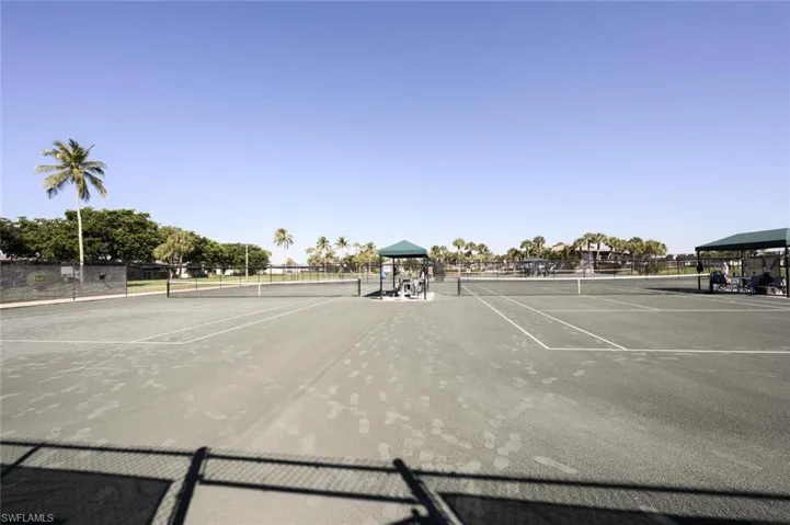 272  Palm  DR, Naples, FL 34112