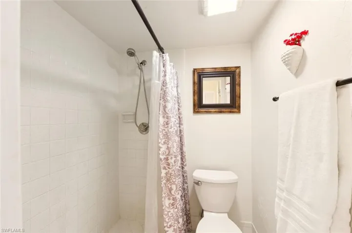 272  Palm  DR, Naples, FL 34112