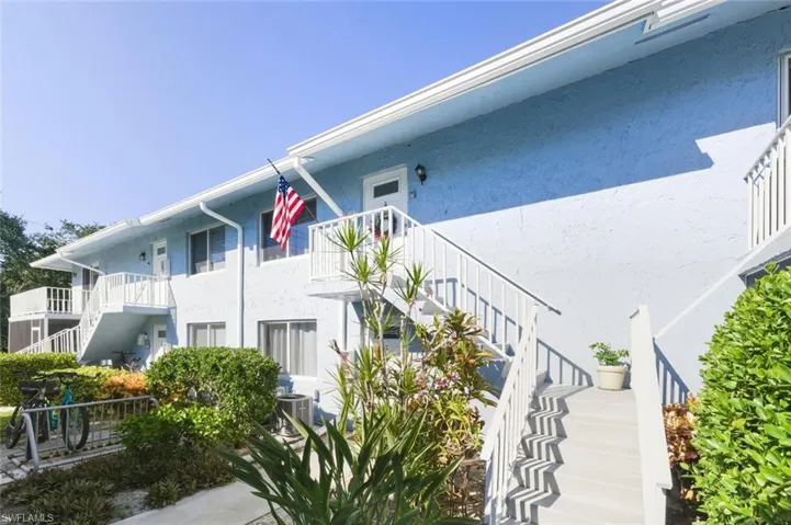 272  Palm  DR, Naples, FL 34112