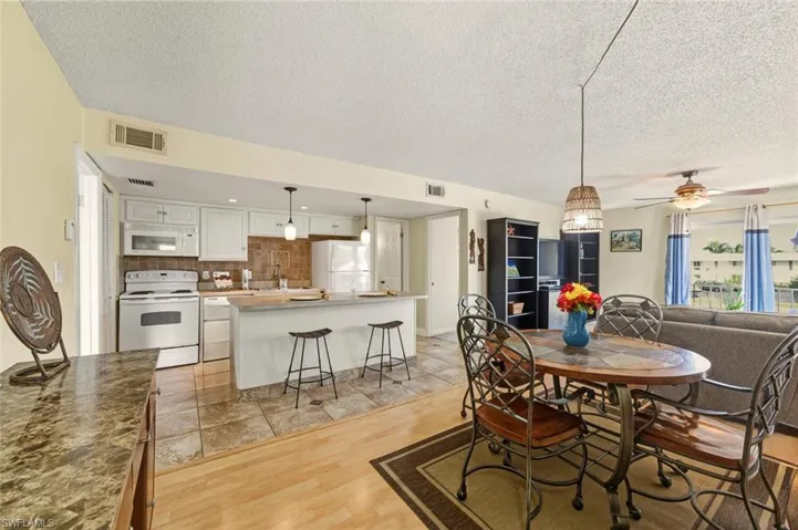272  Palm  DR, Naples, FL 34112