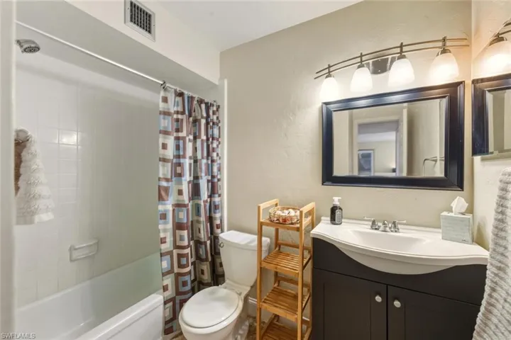 272  Palm  DR, Naples, FL 34112