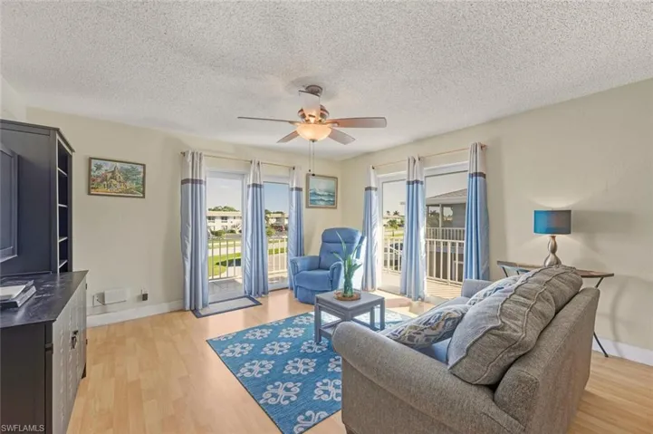 272  Palm  DR, Naples, FL 34112