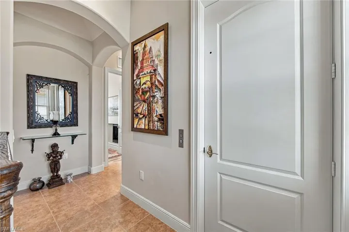 570 Avellino Isles Cir 17302, Naples, Florida 34119