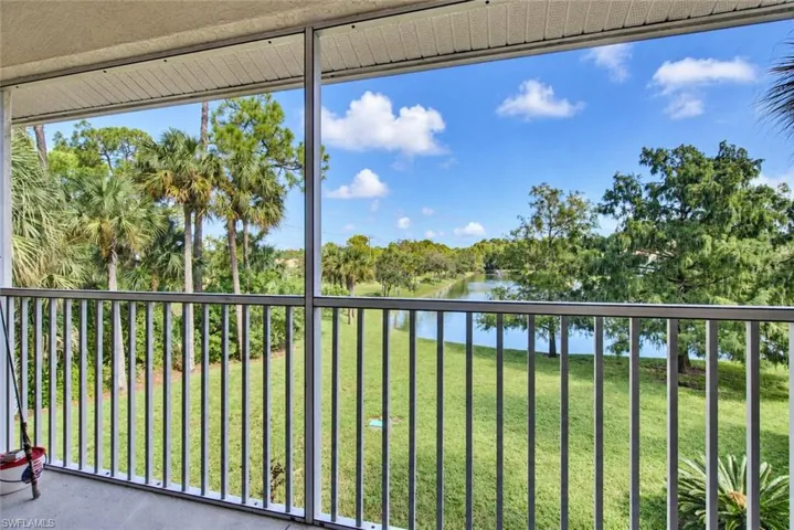475 Robin Hood Cir 202, Naples, Florida 34104